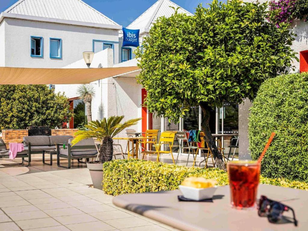 Отель Ibis Perpignan Sud Saint Charles Экстерьер фото
